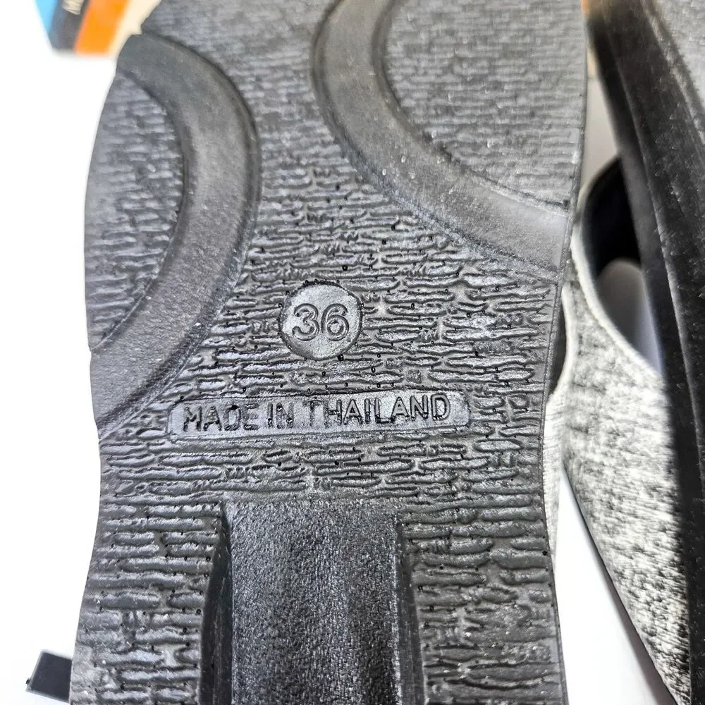 Aerosoft Glitter Thong Flip Flops Women’s Size 5 Black Gray New in Box